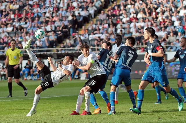 包含圣埃蒂安遭遇连败，球队面临严峻考验的词条