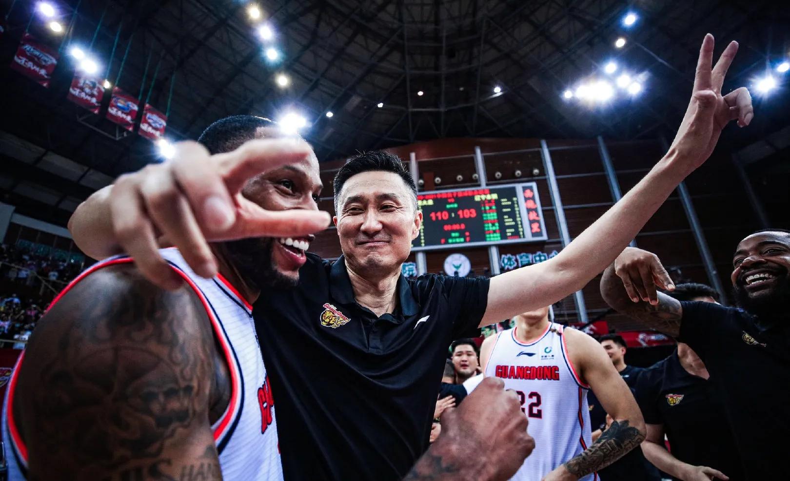 球队轮换战术，拒绝投降坚守领先地位