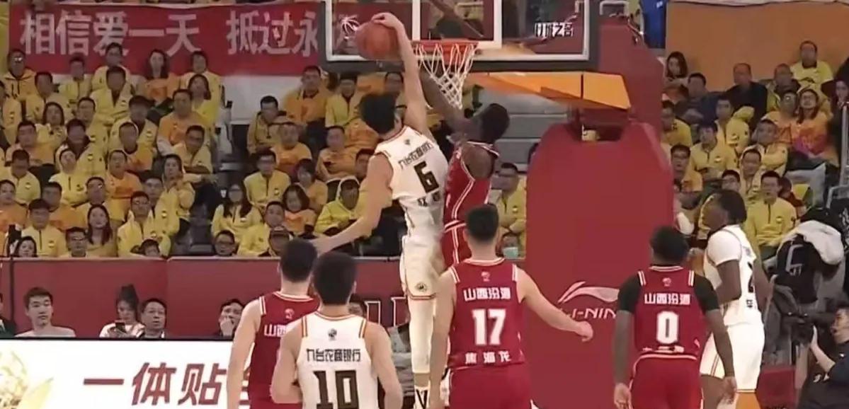 山西男篮绝杀赢球，气势如虹